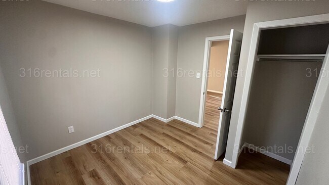 Building Photo - $1150- 3 bed 1 bath - Single Family Home with a fenced back yard!