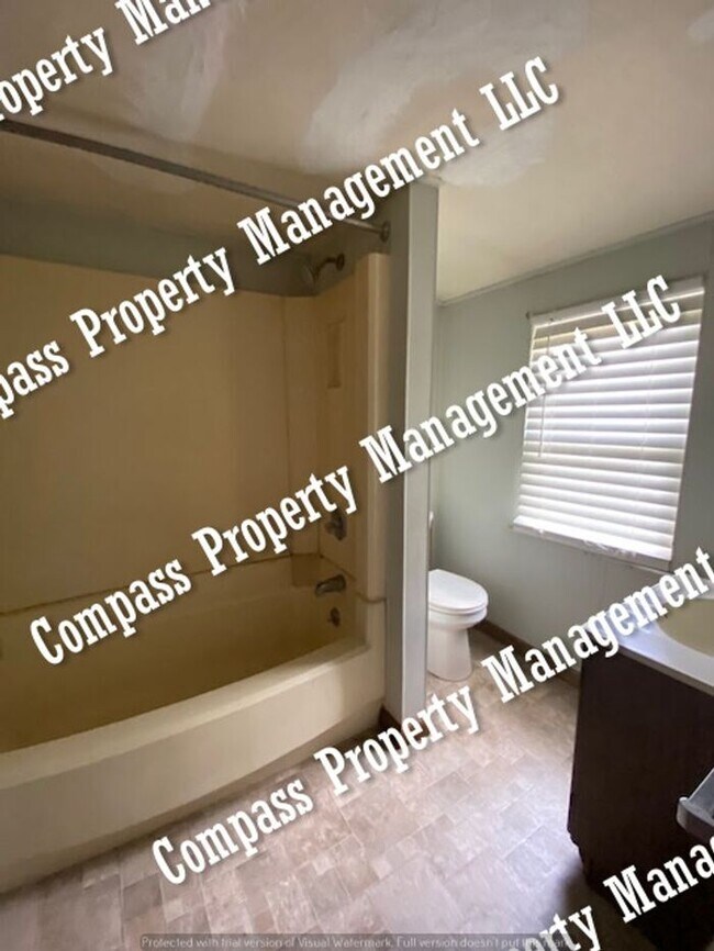 Building Photo - $995 - 2 Bed, 1 Bath - East Earl
