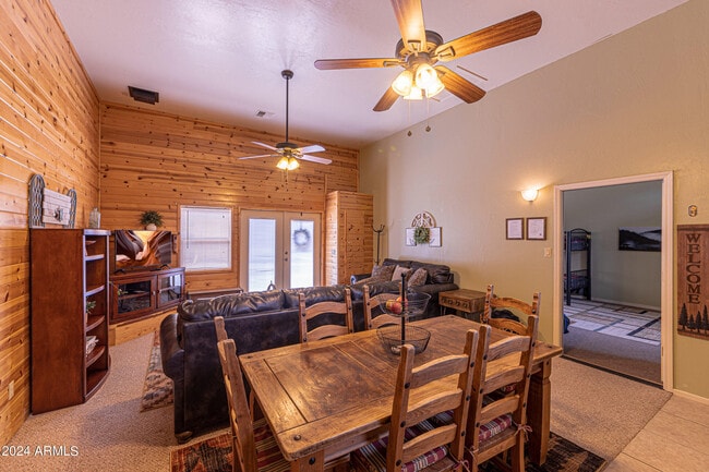 Building Photo - 1042 S Hunter Creek Dr