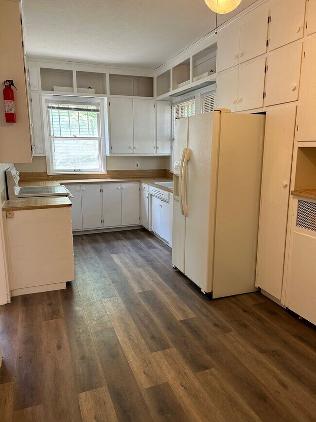 Building Photo - 4 bed 2 bath Home In Beatrice, NE