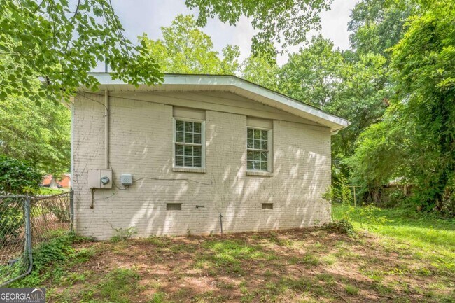 Building Photo - 16 Bromack Dr SE