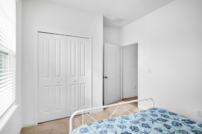 Building Photo - NEW TOWNHOME