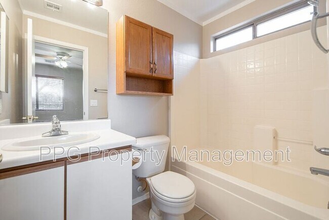 Building Photo - 14028 N 150th Ln