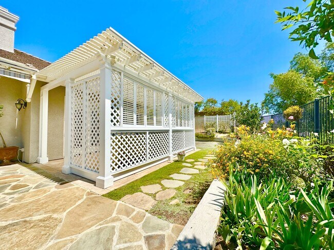 Building Photo - Beautiful Single-Level Custom Home with Serene Backyard Space in the Lovely Peppertree Park Commu...