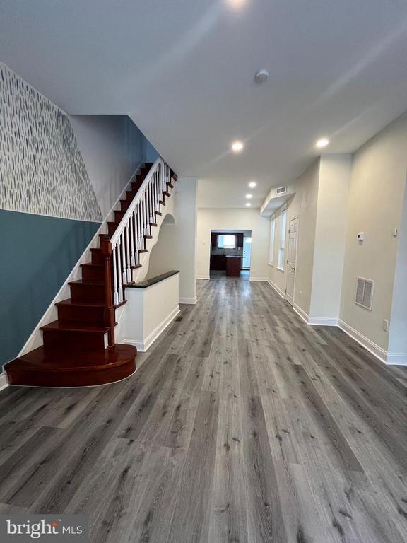 Building Photo - 2430 Carpenter St