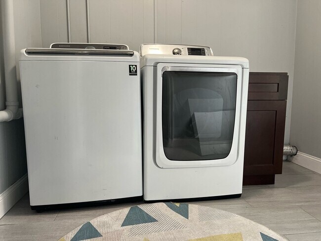 Building Photo - 596 Beacon St