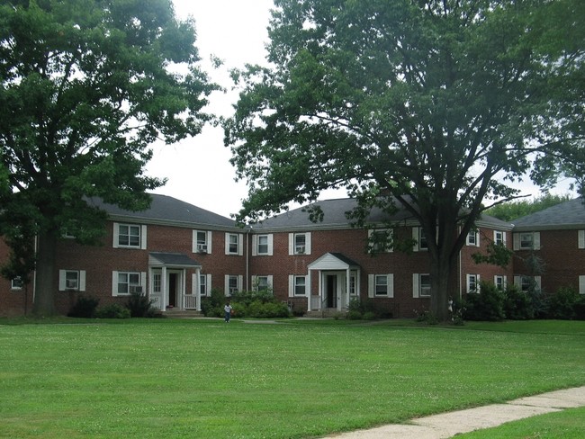 Primary Photo - Riverfront Park Apartments