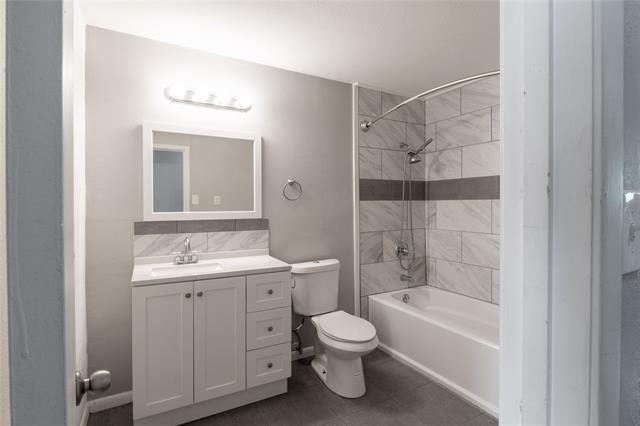 Building Photo - 611 Crestview Dr