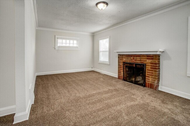 Building Photo - 6210 Agnes Ave