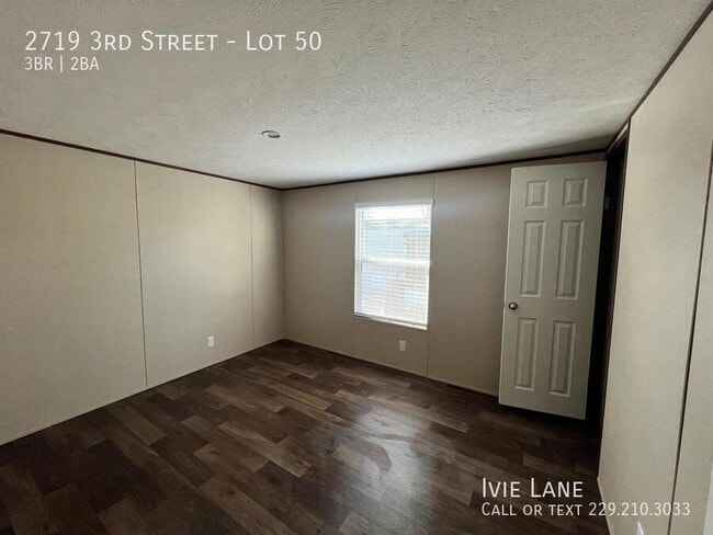 Building Photo - 2719 3rd St