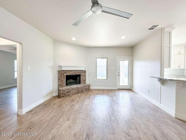 Building Photo - 1108 N Gardner Ave