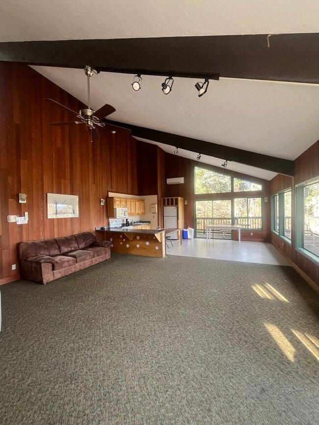 Building Photo - 2-Bedroom 2-Bathroom Condo POOL, HOT TUB and GYM included