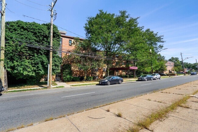 Building Photo - 4925 Washington St