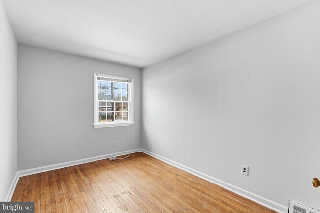 Building Photo - 1206 Sylvan Dr