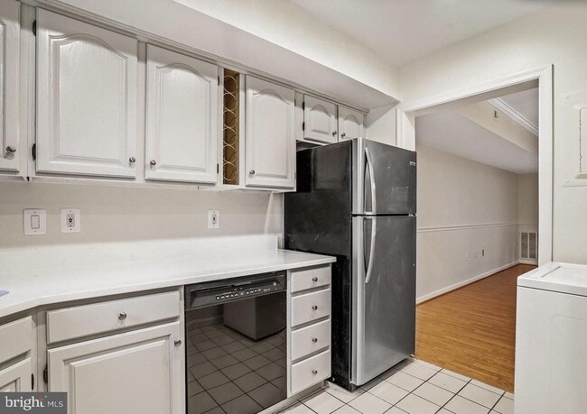 Building Photo - 812 Azalea Dr