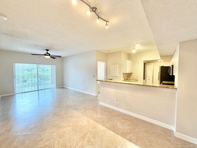 Building Photo - ** NAPOLI ** 2 BED / 1 BATH - CONDO - GREA...
