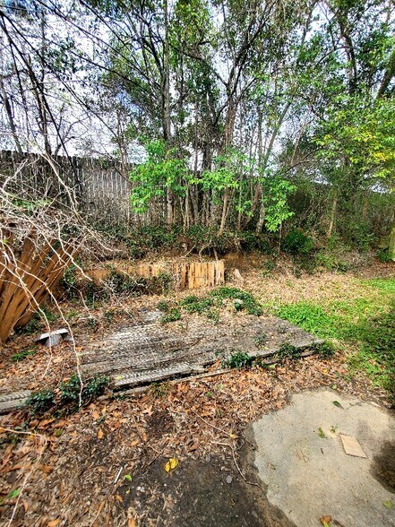 Building Photo - 1702 Jamestown Way