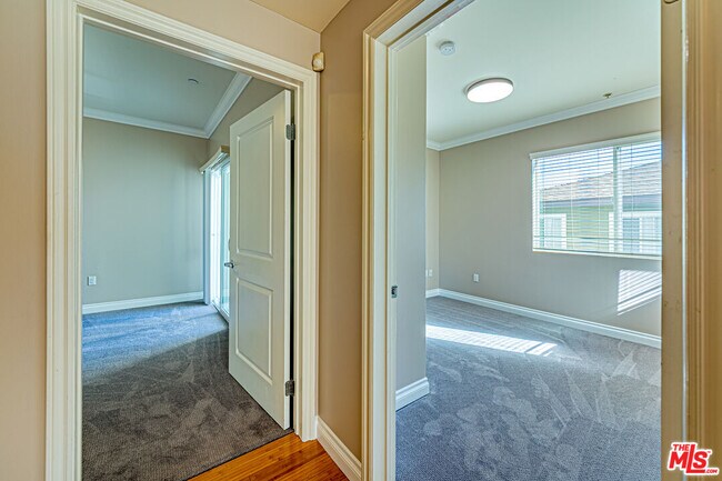 Building Photo - 3061 W 12th Pl