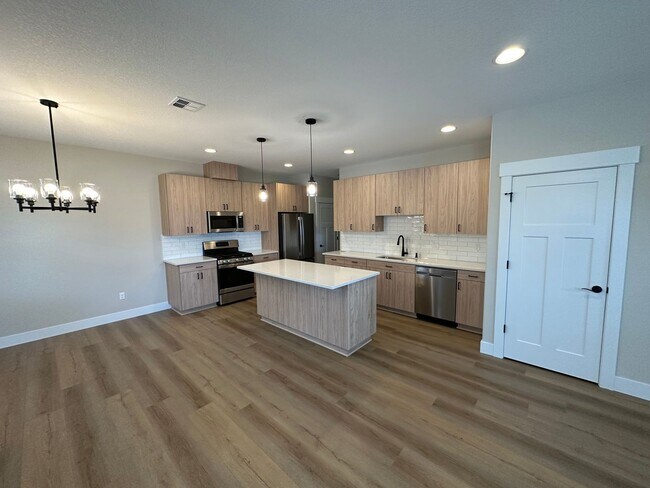 Building Photo - 616