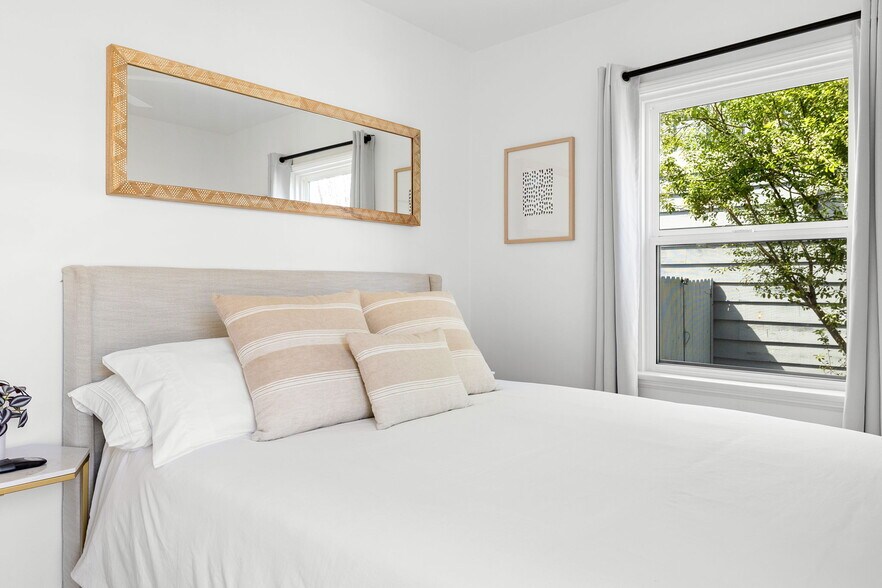 Building Photo - 614 Knob Hill Ave