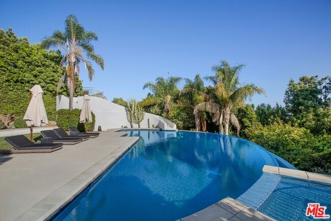 Building Photo - 27454 Winding Way