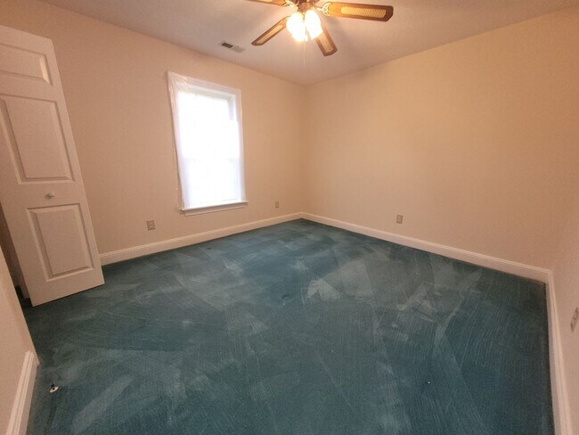 Building Photo - 3 Bed, 2 Bath Ranch Only 15 Minutes to Virginia/NC Line