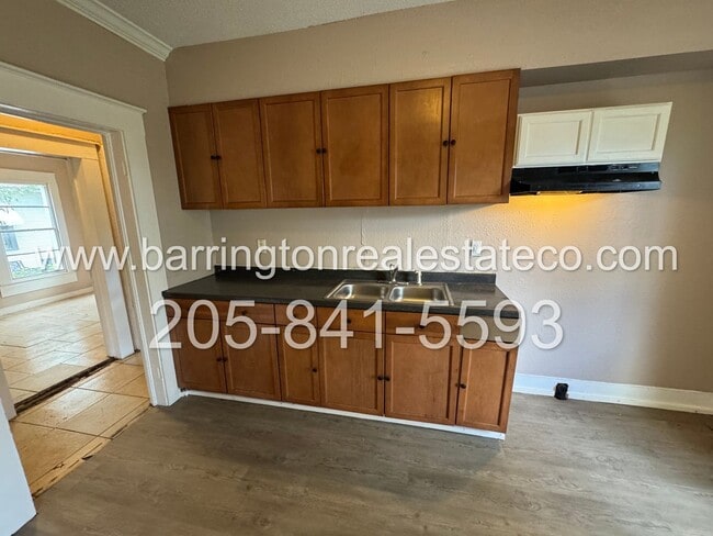 Building Photo - 207 16th Ave S