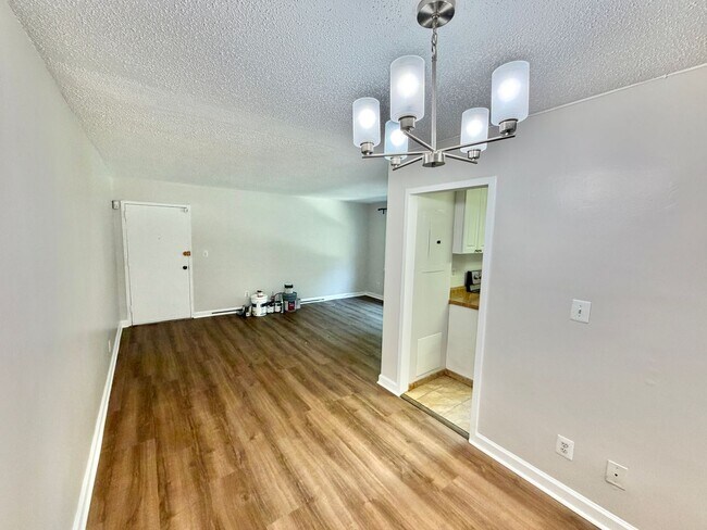 Building Photo - Arlington Gazebo Love, One Bedroom Close to Everything near Ballston