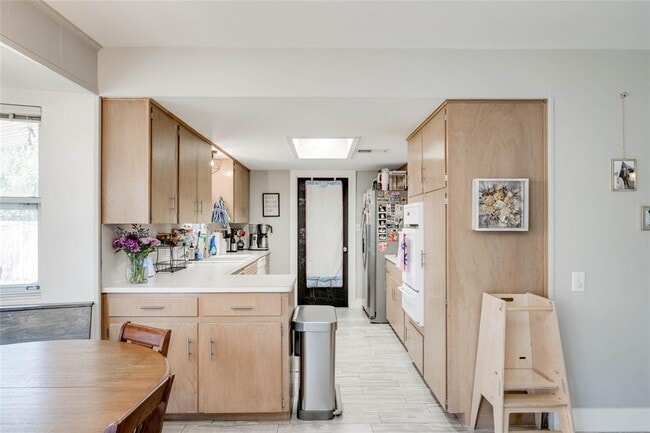 Building Photo - 11512 Oak Trail