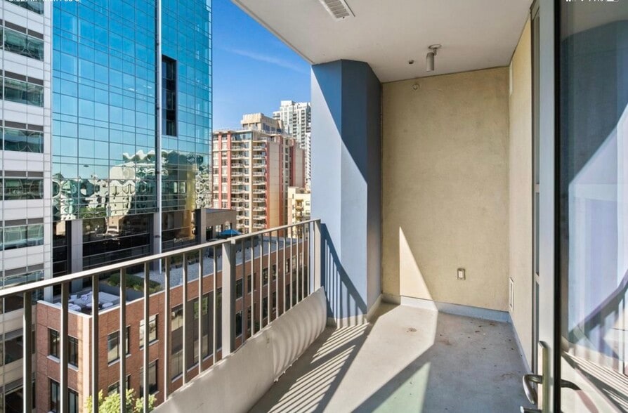 Building Photo - 321 10th Ave