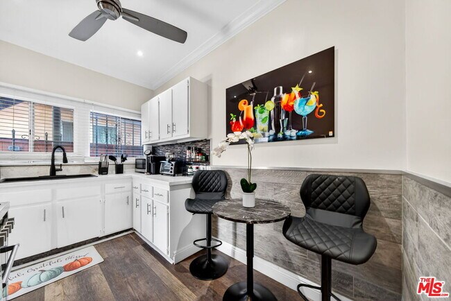 Building Photo - 5919 Lexington Ave