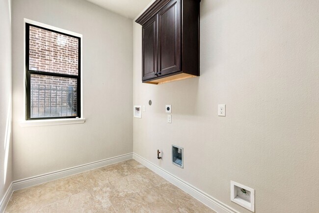 Building Photo - 32 Evangeline Blvd