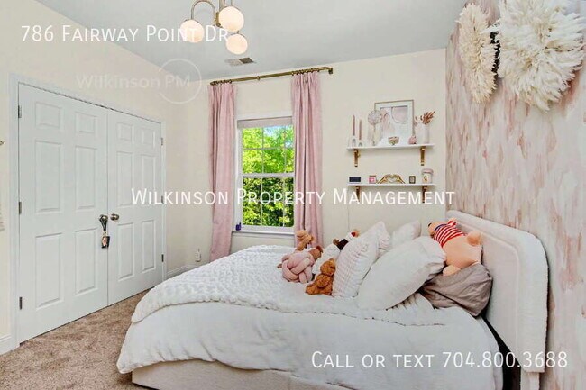 Building Photo - 786 Fairway Point Dr