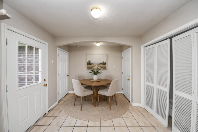 Building Photo - 3211 Carmel Valley Dr