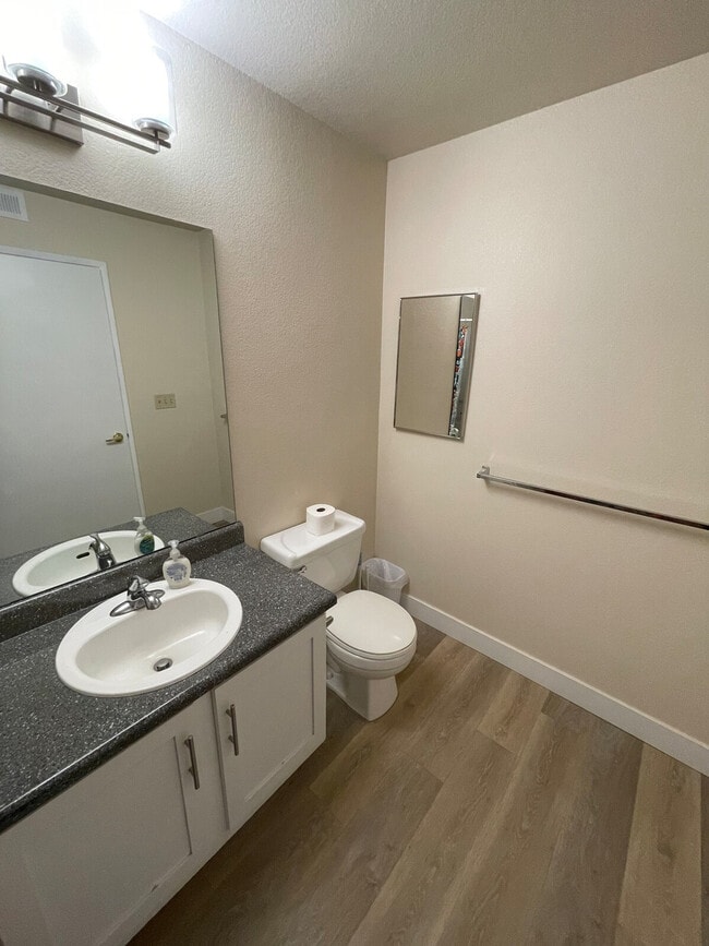 Building Photo - 604 N Columbia Center Blvd