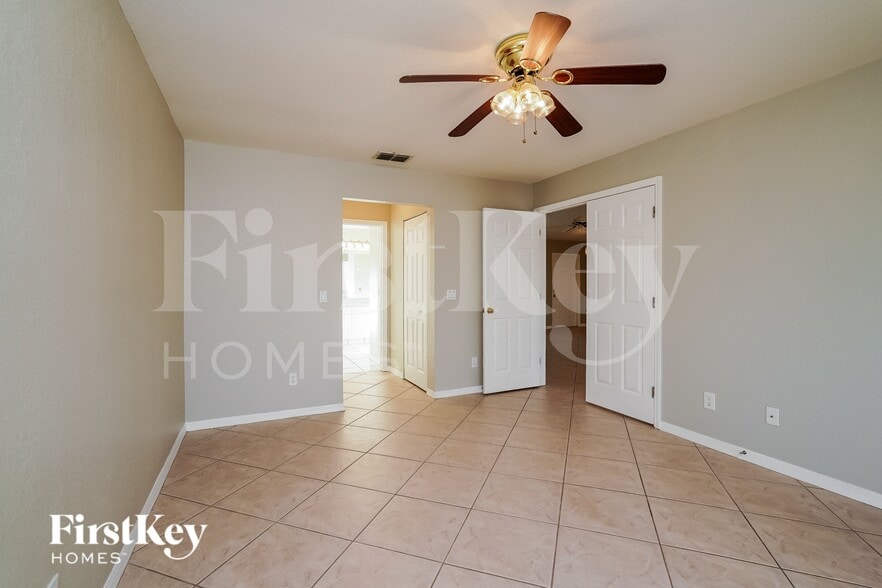 Building Photo - 2223 NE 1st Terrace