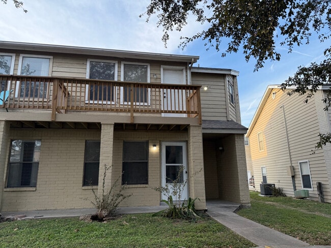 Building Photo - 4401 River Valley Dr