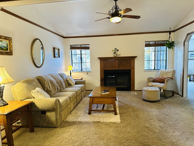 Building Photo - 22689 Cedar Pines Ave