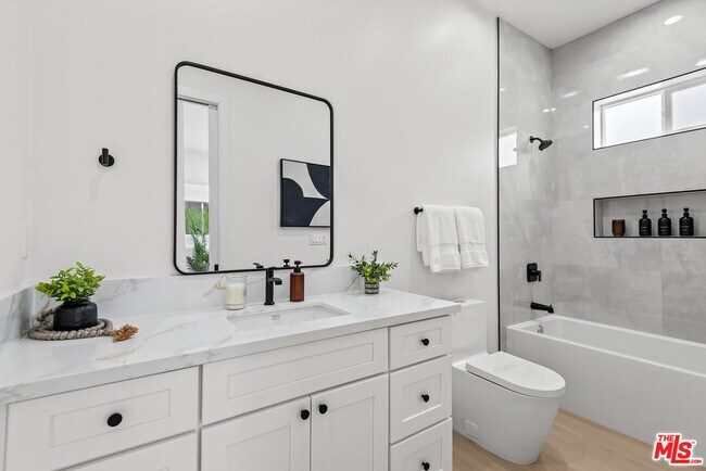 Building Photo - 3626 E 1st St