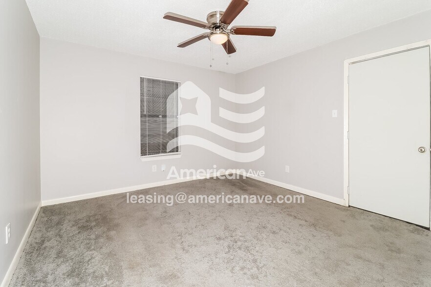 Building Photo - 1504 W 55th St