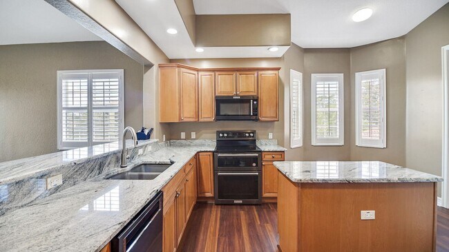 Building Photo - Southern Living At It's Best!!