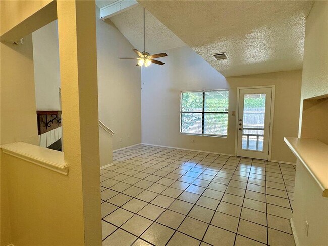 Building Photo - 512 Eberhart Ln