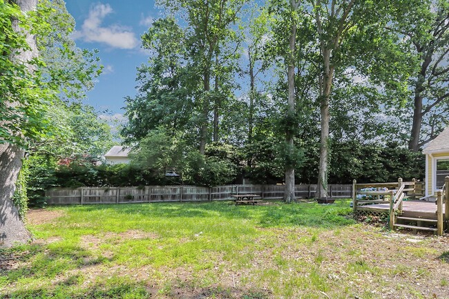 Building Photo - 2129 Agecroft Rd