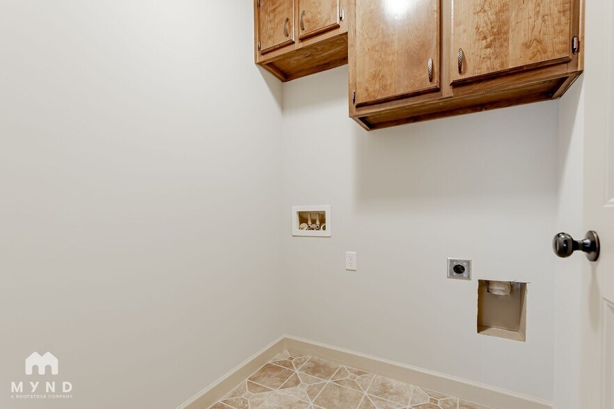 Building Photo - 352 Robin Helton Dr
