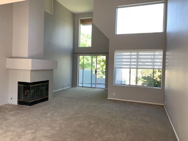 Building Photo - BEAUTIFUL "HILLCREST VILLAGE"  CONDOMINIUM HOME WITH GARAGE