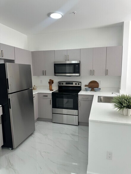 Primary Photo - 1453 W 29th St