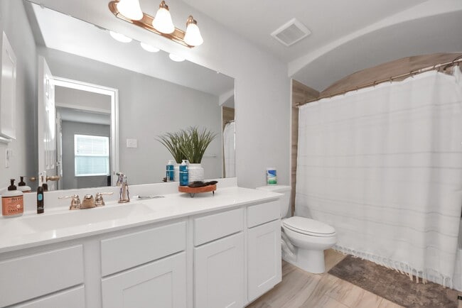 Building Photo - 8819 Cabin Loft Ln