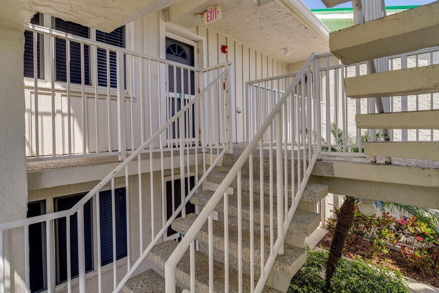 Building Photo - 2400 S Ocean Dr