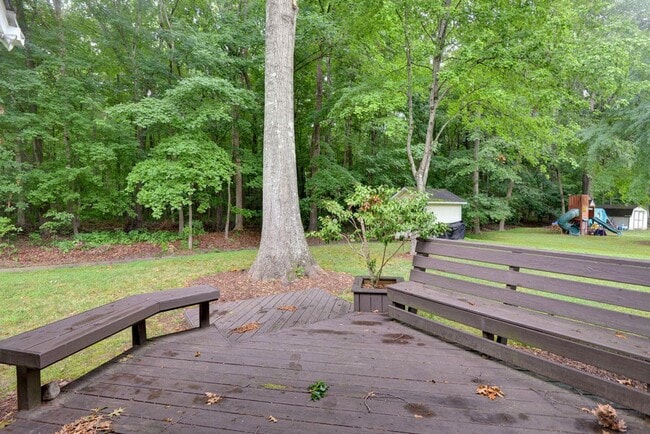 Building Photo - Beautifully Renovated Running Man Gem - Co...