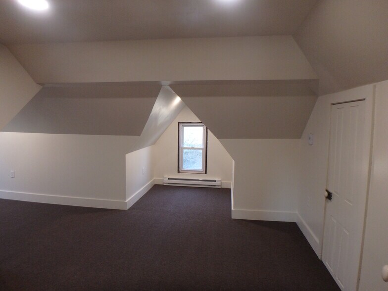 Building Photo - 115 N Montour St